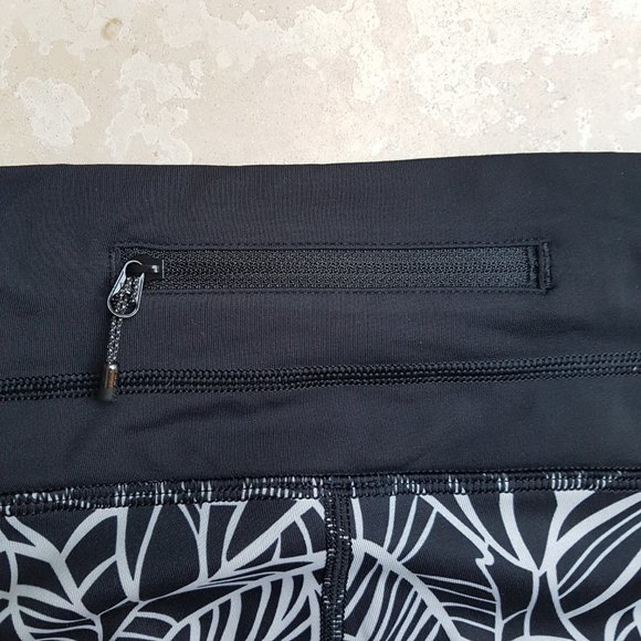 Lululemon Black & White Crop Leggings - Picture 13 of 14